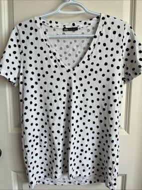 Zara White V-Neck Polka Dot Short Sleeve Tee